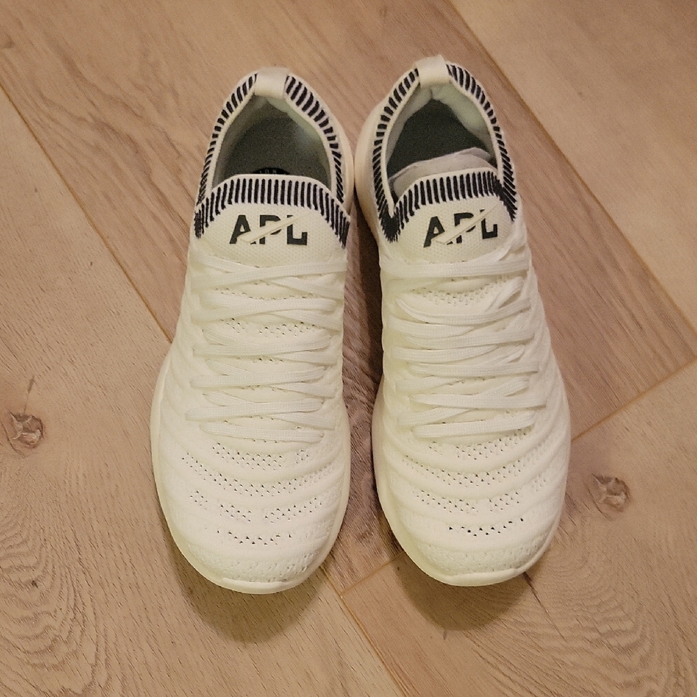 APL Women's White Sneakers Sz 7 Techloom Wave Knit Lightweight Running Shoes